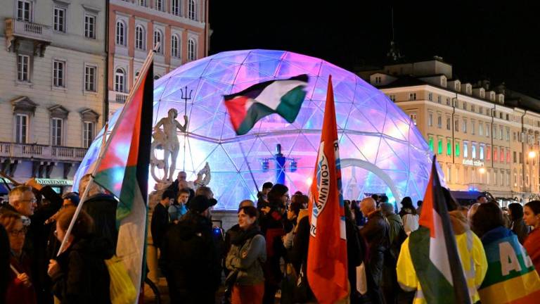 Okrog sto ljudi proti lažnemu premirju v Gazi