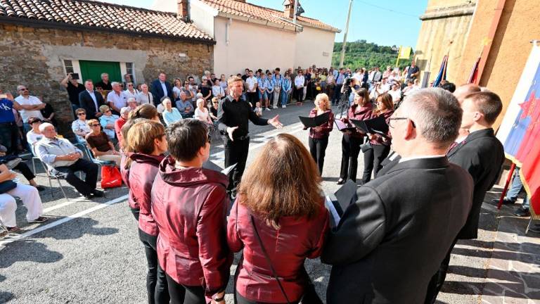 Spomnili so se tragične obletnice požiga vasi in smrti desetih fantov