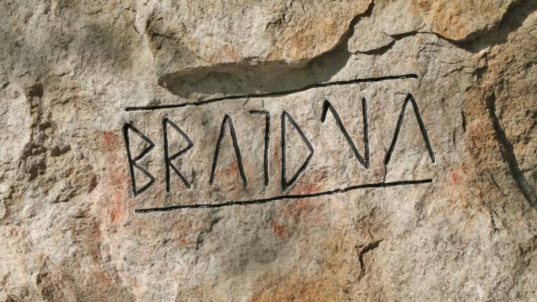 Na skali ob Doberdobskem jezeru Handkejevi verzi in pozdrav