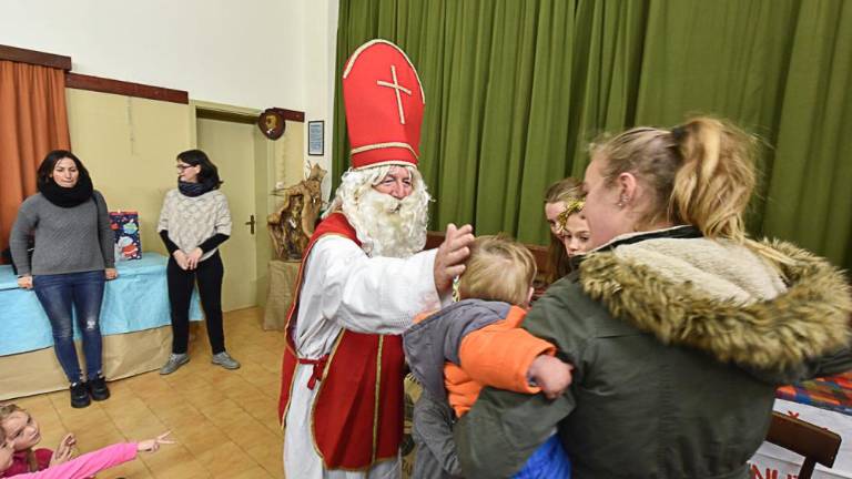 Otroke je obiskal Miklavž