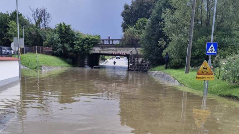 Naliv povzročil težave