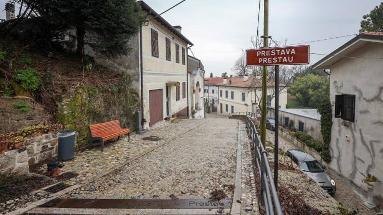 Do samostana na Kostanjevici vodi obnovljena čezmejna pot