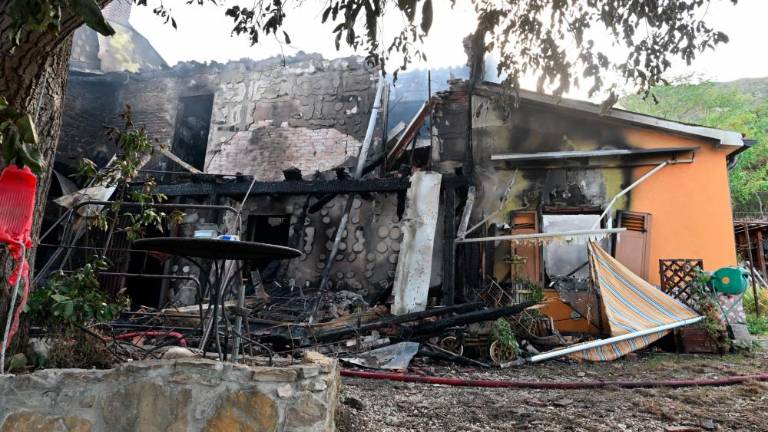 V Krogljah silovit požar uničil hišo