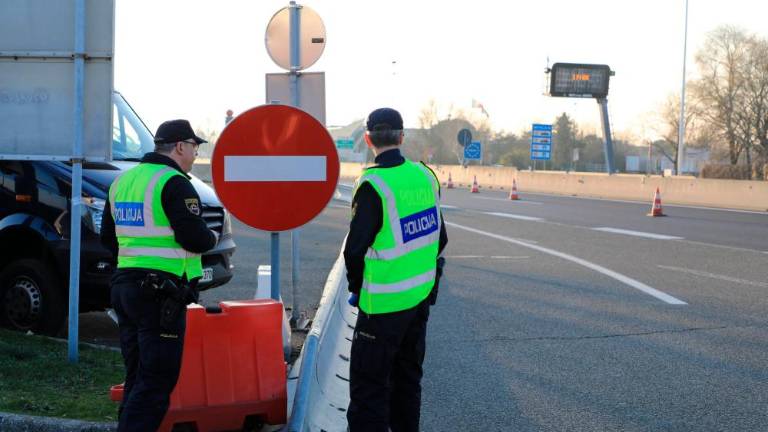 Kdor je prebolel covid, lahko prečka mejo