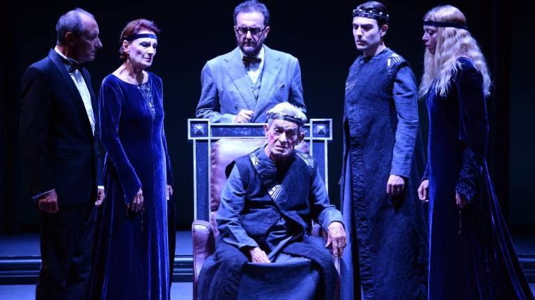 Sezono bodo odprli s komedijo