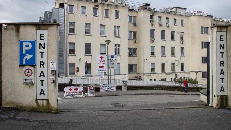 Na intenzivni negi ozdravili štiriletno deklico, okuženo s covidom