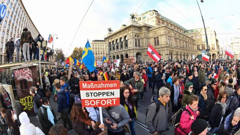 Na Dunaju prišlo do množičnega protesta