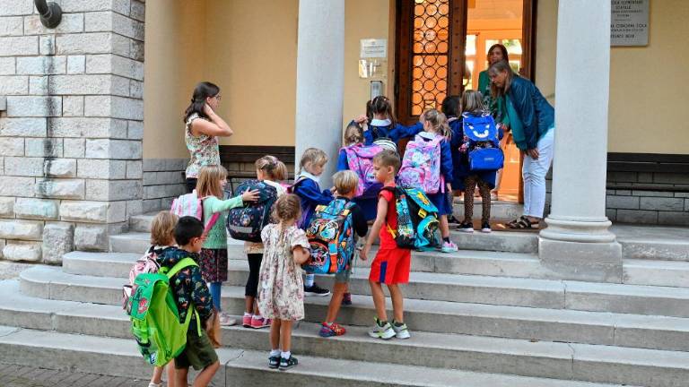 Šolski prag prestopili osnovnošolci in srednješolci (FOTO)
