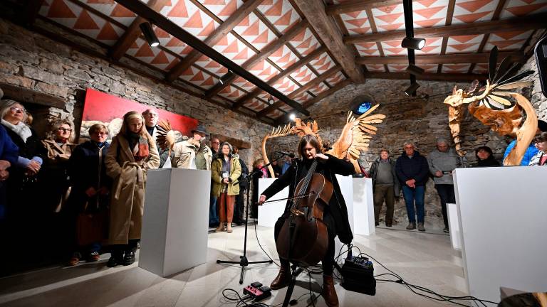 Kiparski objekti, ki ustvarjajo razpetost med zemljo in nebom