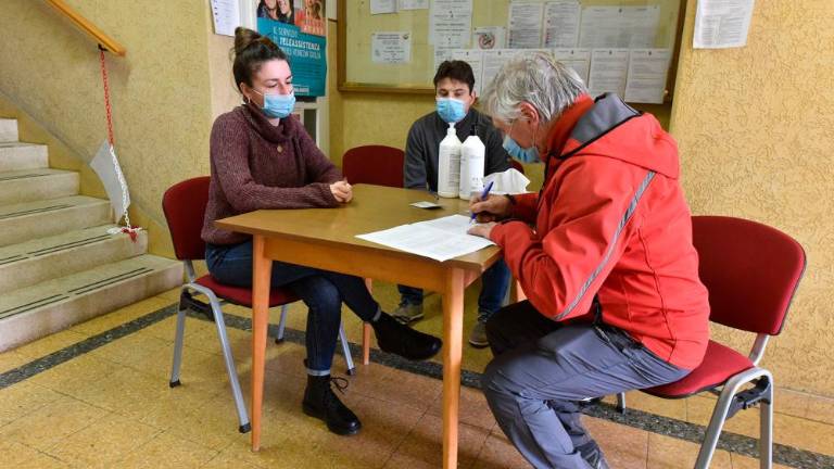 Zbiranje podpisov proti fašistični propagandi s polno paro