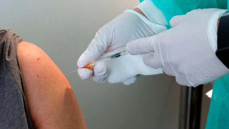 V FJK prijave za tretji odmerek cepiva za 60-letnike in starejše