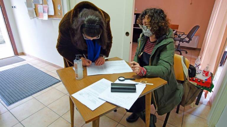 Zbiranje podpisov proti fašistični propagandi s polno paro