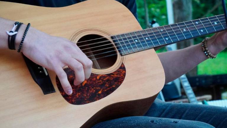 Ustvarjalnost povezala mlade