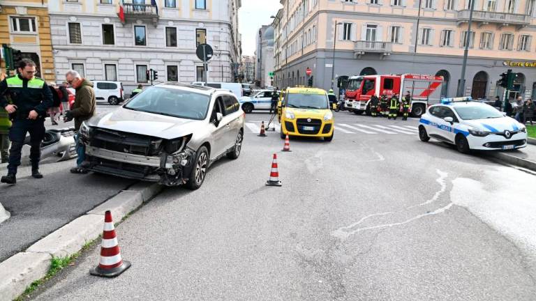 V Ulici Coroneo po hudi nesreči oživljali 27-letnega motorista