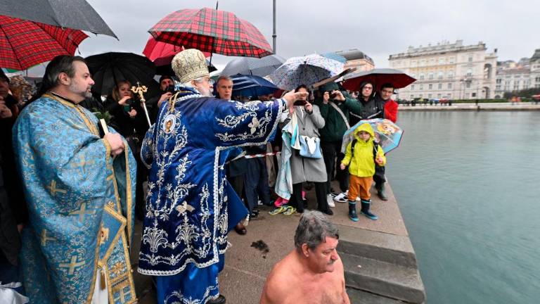 Grško-pravoslavni verniki so praznovali teofanijo