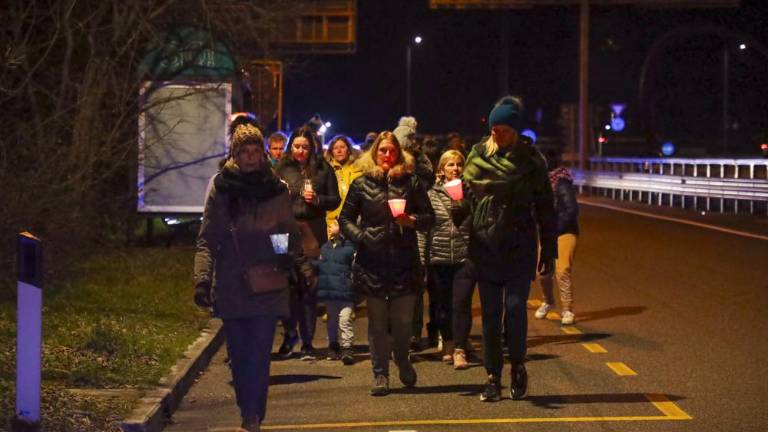 S čezmejno baklado pomagali hospicu