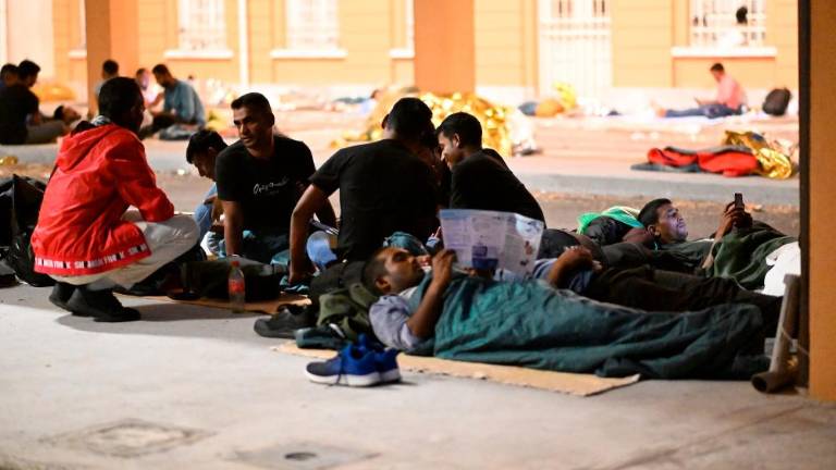 Število beguncev brez strehe nad glavo se je v minulih dneh podvojilo