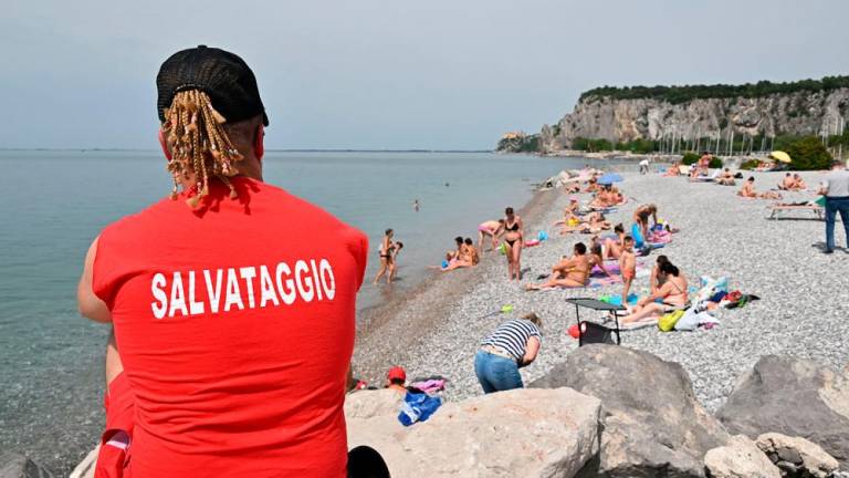 V dveh dneh uredili plažo in kopališče Castelreggio