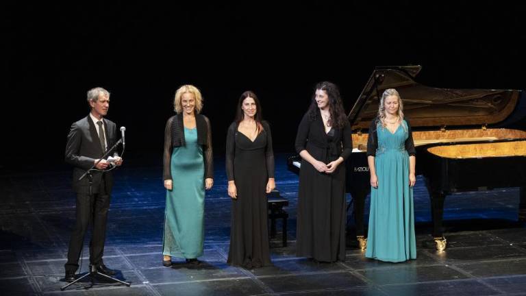 Osemročni »orkester« Phoenix napolnil Kulturni dom