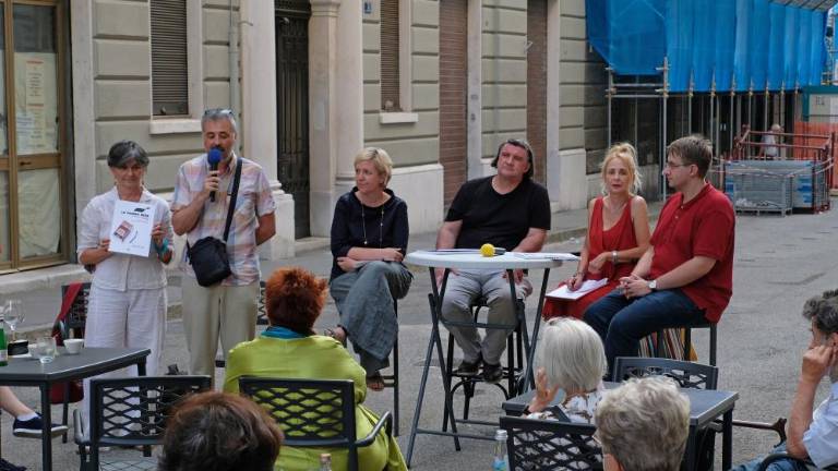 Presegla sta navijaški pamflet