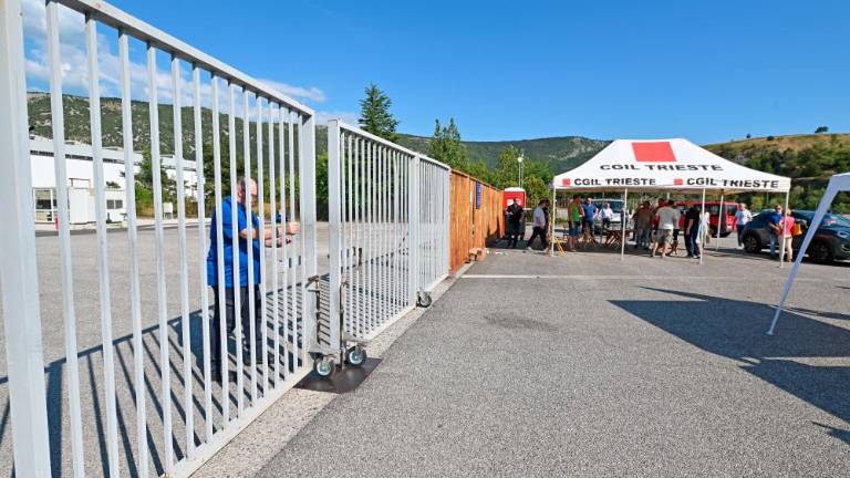 Nase bodo opozarjali s čepicami in čeladami