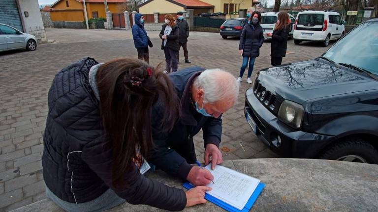 Zbiranje podpisov proti fašistični propagandi s polno paro