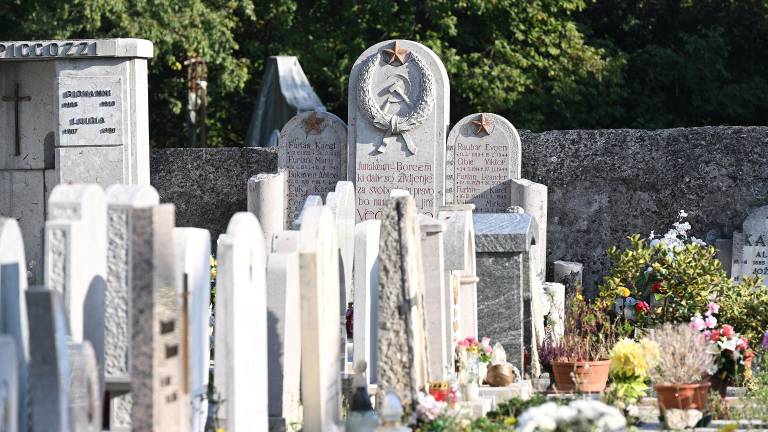 Grobnici padlih v NOB bodo v sklopu obnove preuredili v spominski obeležji