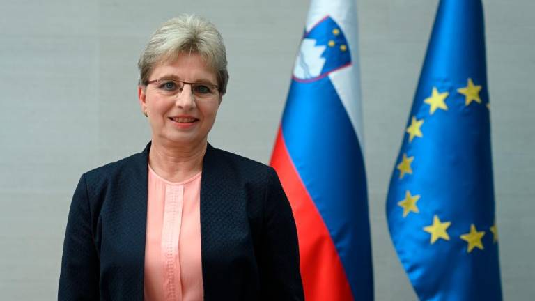 DZ razrešil ministrico za kmetijstvo, gozdarstvo in prehrano Ireno Šinko