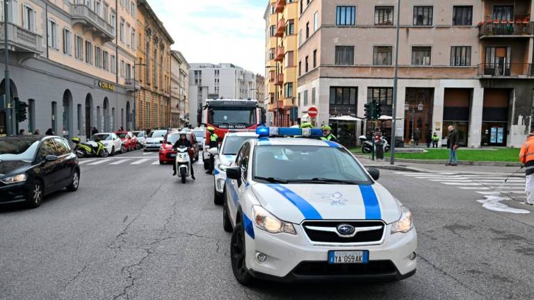 V Ulici Coroneo po hudi nesreči oživljali 27-letnega motorista