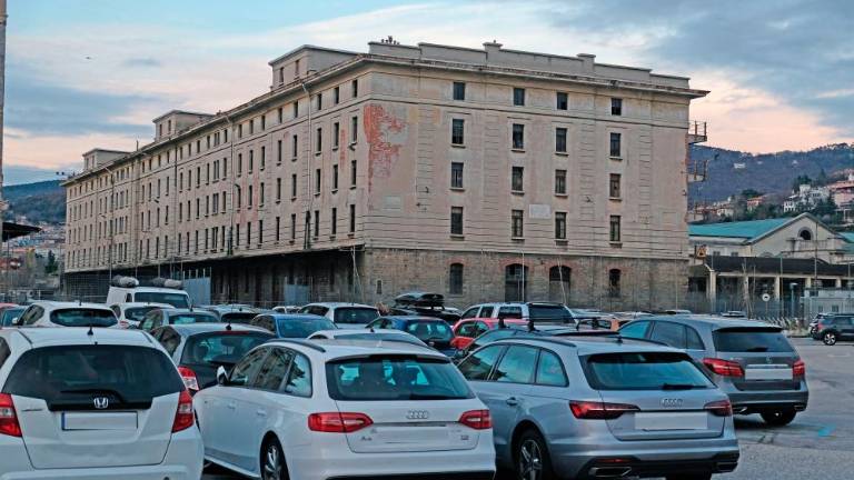 Od ponedeljka spet na voljo parkirišče na četrtem pomolu