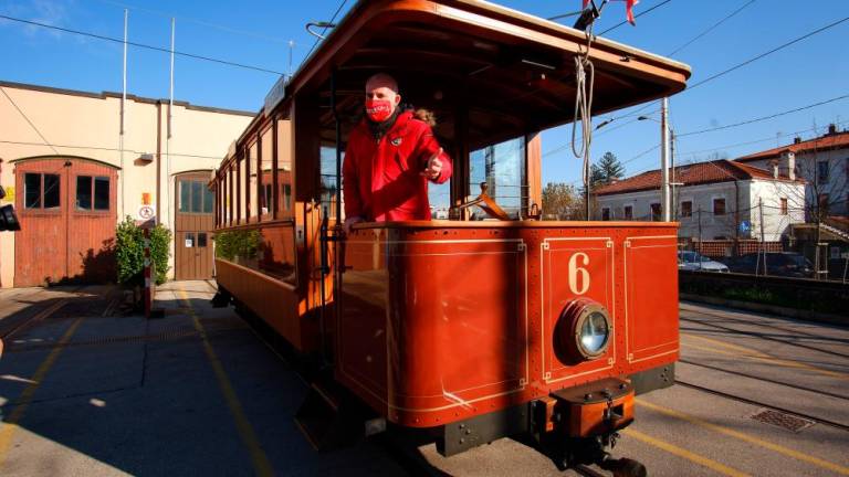 Občina Trst kupila zgodovinska tramvajska vozova