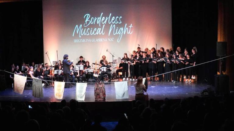 Brezmejna noč minila v znamenju glasbe in plesa