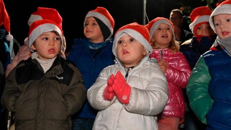 Prižig prazničnih lučk v Nabrežini in na Proseku
