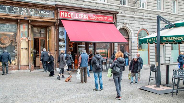 Trst se je prebudil v rdeči coni