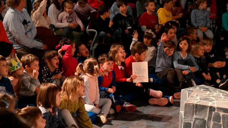 Pravljicam posvetili cel dan