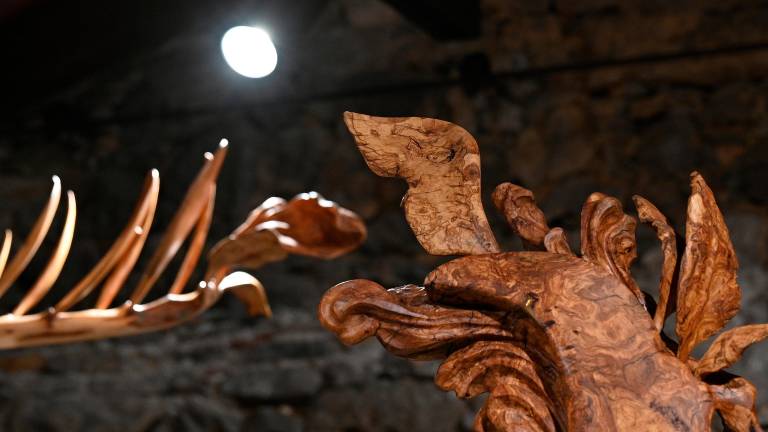 Kiparski objekti, ki ustvarjajo razpetost med zemljo in nebom