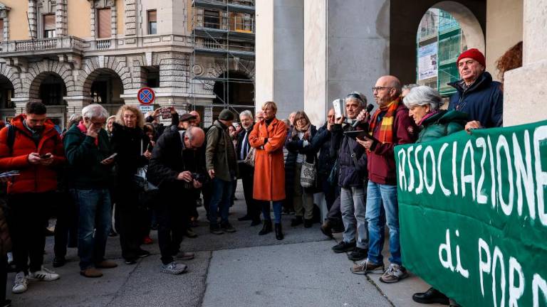 »Žrtve niso le številke«: v Trstu potekal shod za dostojanstvo migrantov