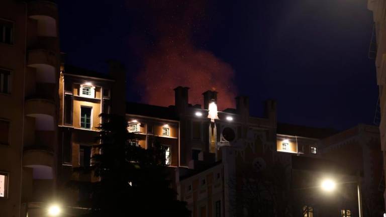 V Trstu zgorela zapuščena stavba (foto in video)