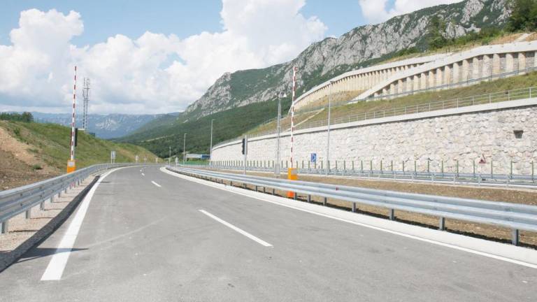 Sredi marca prva delna zapora vipavske hitre ceste