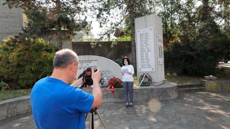 Spoštljiv poklon padlim ob 25. aprilu
