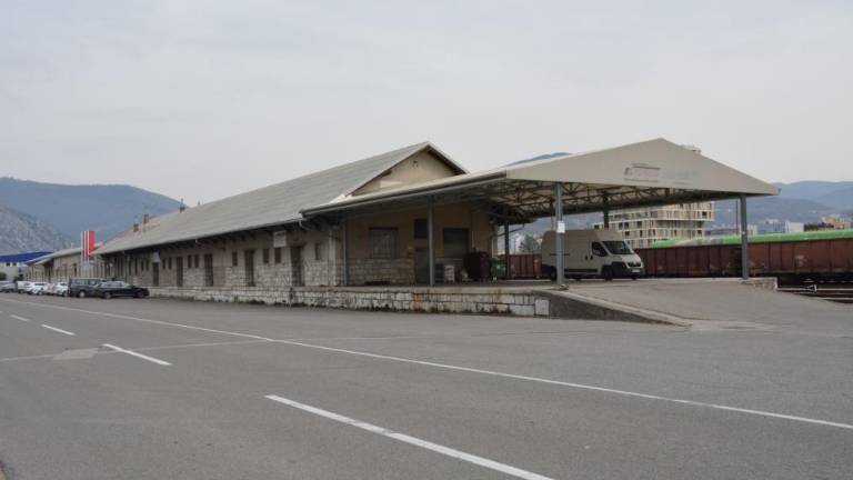 Muzej v nekdanja skladišča, na trg center za obiskovalce