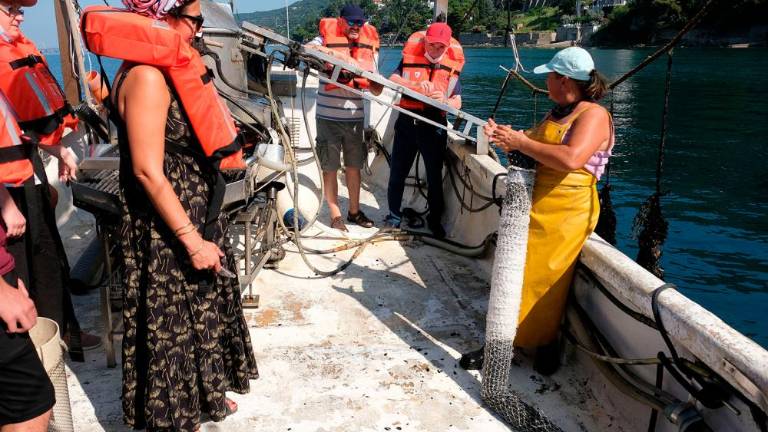 Na morju z gojitelji klapavic
