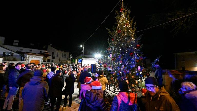 Prižig prazničnih lučk v Nabrežini in na Proseku