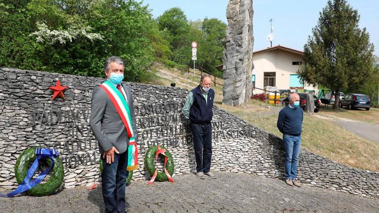 Spoštljiv poklon padlim ob 25. aprilu