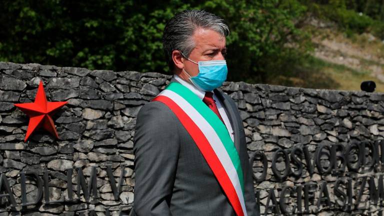 Spoštljiv poklon padlim ob 25. aprilu