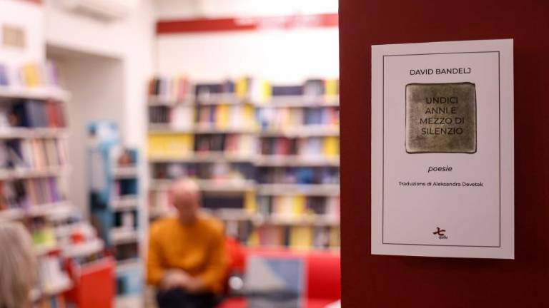 Spomenik spominu Davida Bandlja tudi v italijanščini