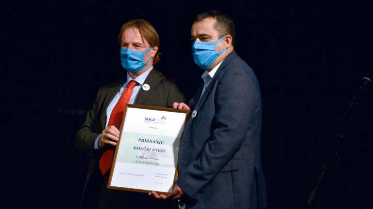 Ob 70-letnici Kmečke zveze trta prijateljstva in nova etiketa prosekarja