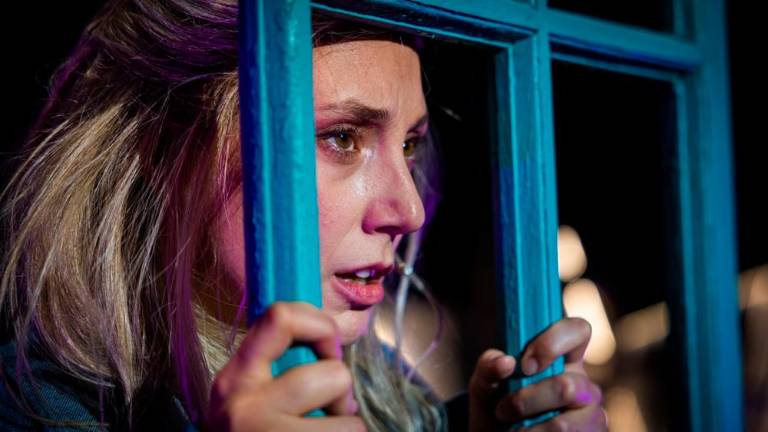 Ladja Vido pelje po širokem morju njenih želja in hrepenenj