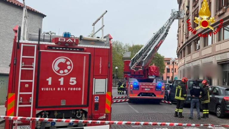 Požar pogasili, rešili dve osebi in štiri pse