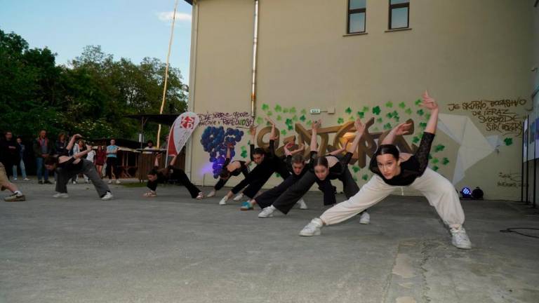 Ustvarjalnost povezala mlade